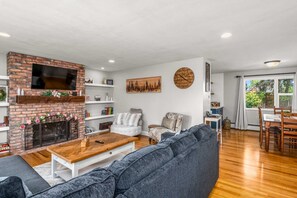 Smart-tv, videospil, dvd-afspiller, bordfodbold