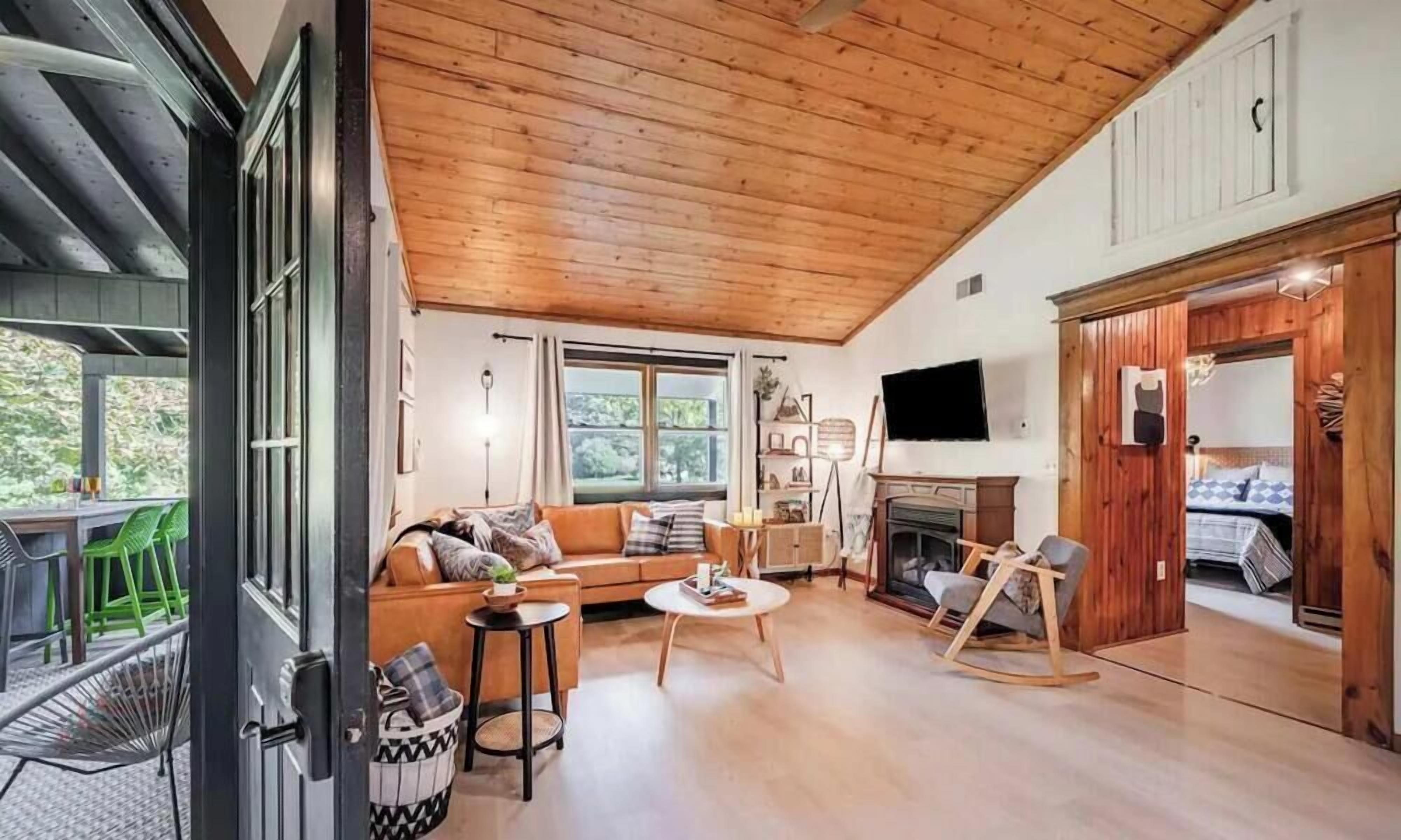 TV, fireplace, offices