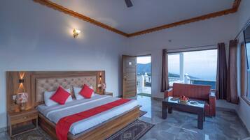 Deluxe Double Room, 1 Bedroom, Valley View, Corner | Soundproofing, free WiFi, bed sheets