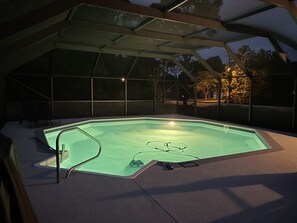 Pool - An outdoor entertainer’s dream! (Navarre)