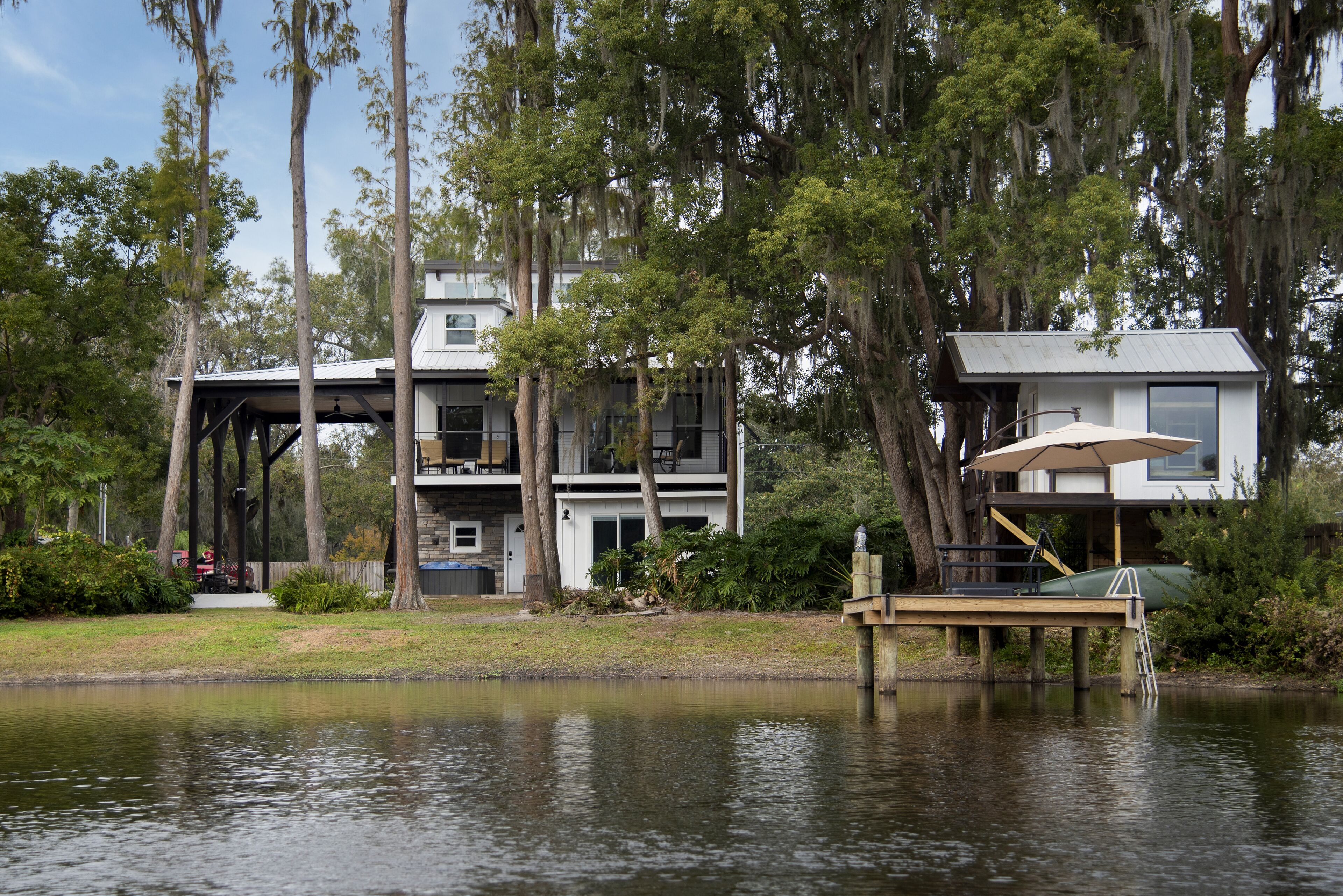 Lakefront Home's Separate Apartment in Odessa, Tampa, FL! 