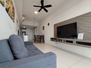Apartamento | Zona de estar | Una televisión de pantalla plana