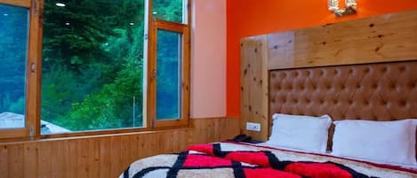 6 bedrooms, WiFi, bed sheets
