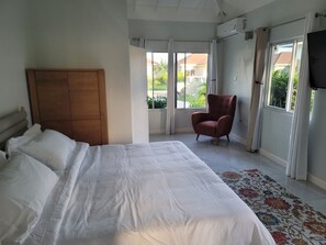 3 chambres, rideaux dâobscurcissement, fer et planche Ă repasser