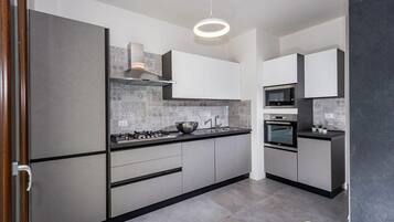 Réfrigérateur, lave-vaisselle, grille-pain