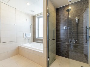 Deluxe Quadruple Room, Non Smoking | Bathroom - The OneFive Sendai (Sendai)