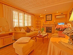 TV, fireplace - Benestar by Interhome (Cala Vinyes (Calvia))