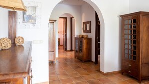 A hallway with a wooden cabinet, a lamp, and a tiled floor. - Villas Finesse Type 1 by Interhome (Son Bou)