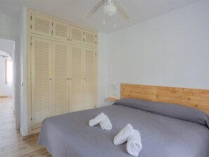 2 bedrooms, iron/ironing board, WiFi