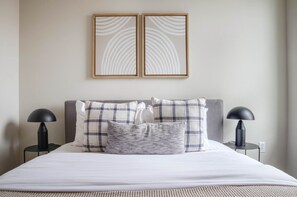 1 bedroom, iron/ironing board, WiFi, bed sheets - Terrific Bell Town Jr 1BR w/ Dog Park, nr Arena & Dining, by Blueground (Seattle)