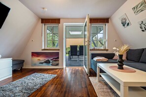 TV - Holiday Home 'Elbliebe' with Private Terrace, Wi-Fi and Air Conditioning (Dannenberg)