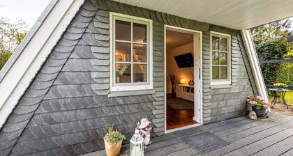 Holiday Home 'Elbliebe' with Private Terrace, Wi-Fi and Air Conditioning