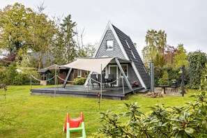 Terrace/patio - Holiday Home 'Elbliebe' with Private Terrace, Wi-Fi and Air Conditioning (Dannenberg)