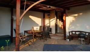 Outdoor dining - Seilerberg Holiday Apartment with Private Pool, Private Terrace and Wi-Fi (Freiberg)