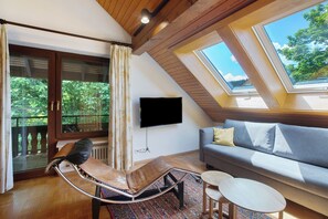 TV, fireplace, stereo - Holiday Home 'Amadeus Black Forest Mountain' with Mountain View, Private Terrace and Wi-Fi (Todtmoos)