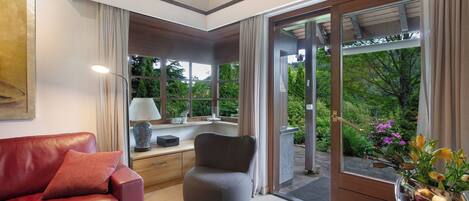 TV, fireplace, stereo