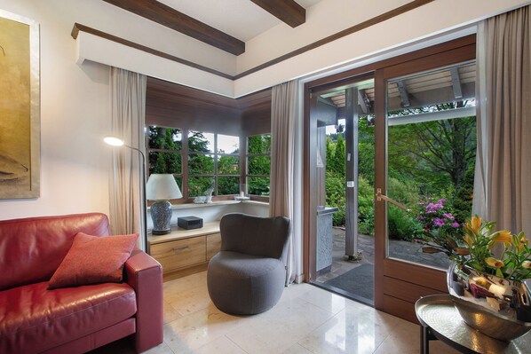 TV, fireplace, stereo - Holiday Home 'Amadeus Black Forest Mountain' with Mountain View, Private Terrace and Wi-Fi (Todtmoos)