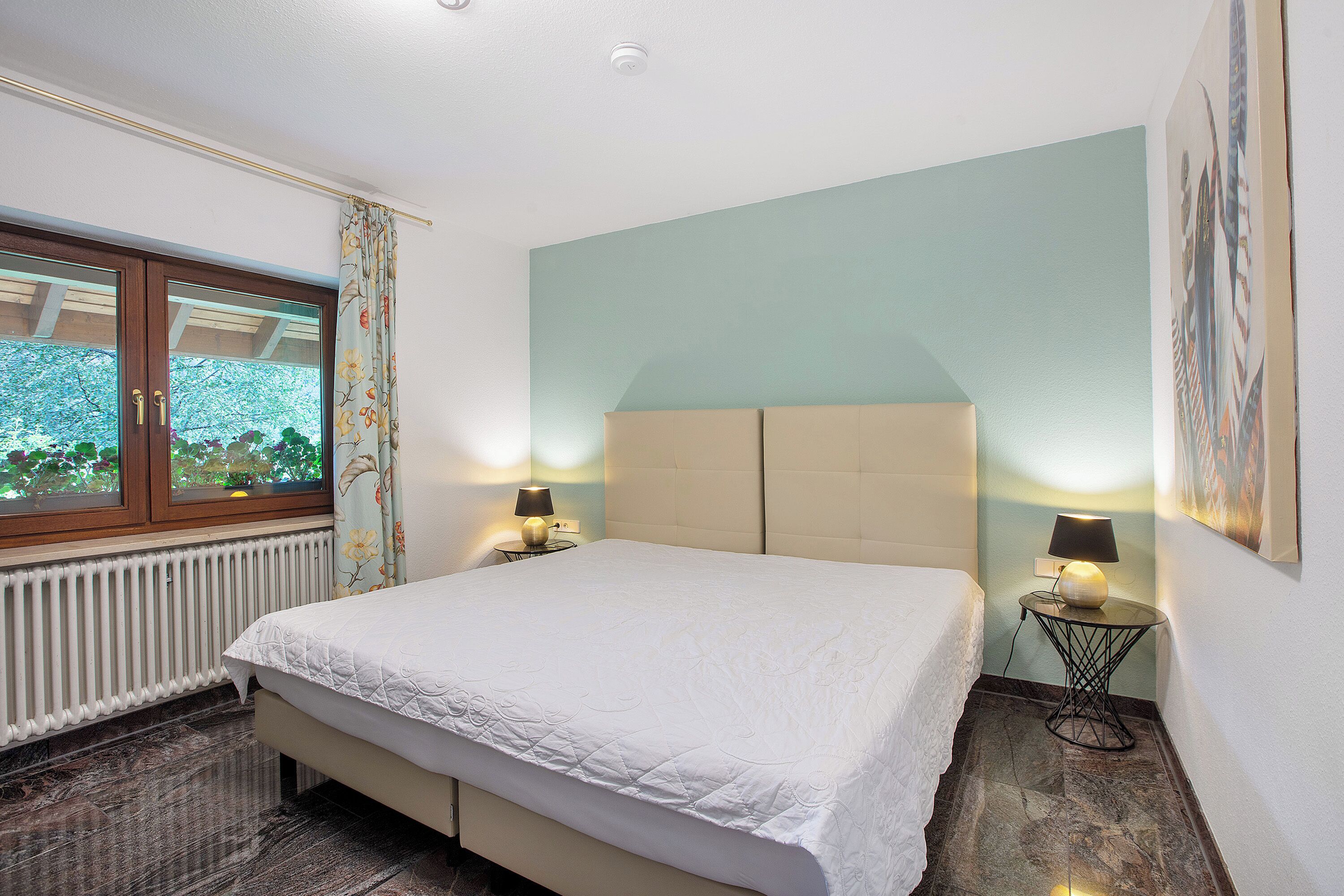 3 slaapkamers, een strijkplank/strijkijzer, gratis wifi, beddengoed