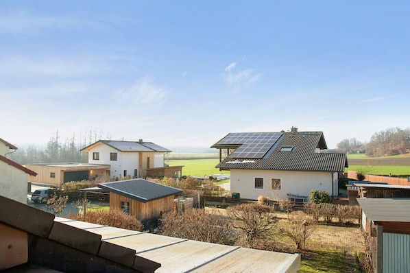 A residential area with houses, a car, and a clear sky. - Apartment 'Horst' with Balcony and Wi-Fi (Perach)