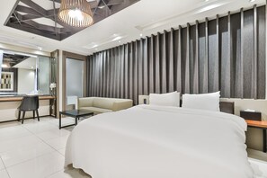 Superior Double Room | Premium bedding, memory foam beds, individually decorated, desk - Hotel A1 Jukdo (Pohang)