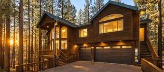 Tahoe Lupine Retreat: Spacious 7Br+ Bonus 8th Bedroom, Pool & Foosball Table, 13 Beds