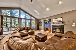 Smart TV, chimenea, videojuegos y reproductor de DVD 