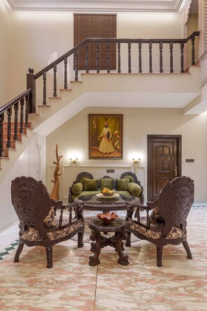 Flat-screen TV - Amã Stays & Trails Rang Mahal , Jaipur (Jaipur)