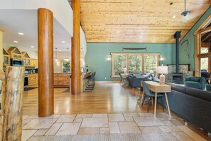 Interior - 4000sqft, 1-acre Custom Cabin Retreat w Game Room, Hot Tub & Sauna @Mt Hood (Rhododendron)