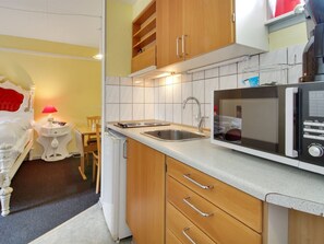 Fridge, microwave, highchair, cookware/dishes/utensils - "Gunhild" - 22km from the sea by Interhome (Bredebro)