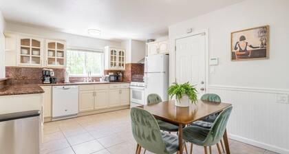 Modern Concord 3BR w/ Backyard + Patio, nr Mt Diablo, by Blueground