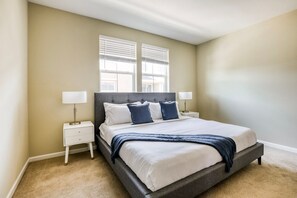 3 slaapkamers, een strijkplank/strijkijzer, wifi, beddengoed