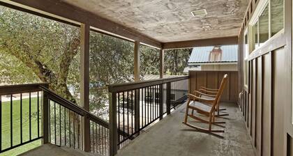 20 Acre- Modern Farmhouse Estate-Custom Pickleball court! Pool! Game room!