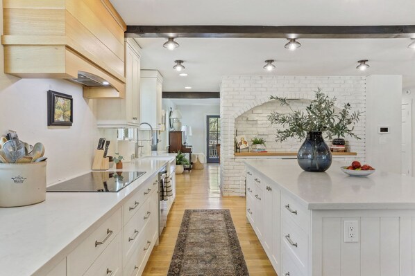 Fridge, microwave, oven, stovetop - 20 Acre- Modern Farmhouse Estate-Custom Pickleball court! Pool! Game room! (Rescue)