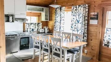 Kühlschrank, Mikrowelle, Geschirrspüler, Kochgeschirr/Geschirr/Besteck