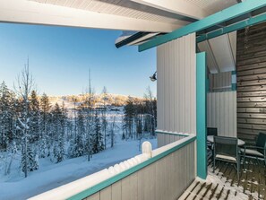 A balcony with a view of a snowy landscape and a wooden wall. - Rakotuli 2 paritalon yläkerta by Interhome (Hyrynsalmi)