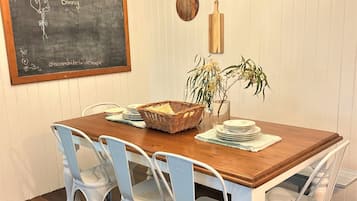 80-cm-LED-Fernseher mit Kabelempfang, Netflix, Streaming-Dienste