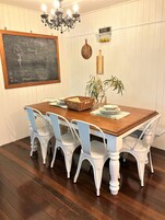 80-cm LED TV with cable channels, Netflix, streaming services