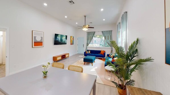 Interior - Whimsical 5BD | Sleeps 12 |Parking| Central Locale (New Orleans)
