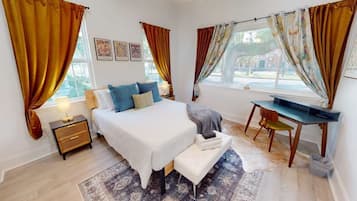 5 bedrooms, desk, iron/ironing board, travel cot