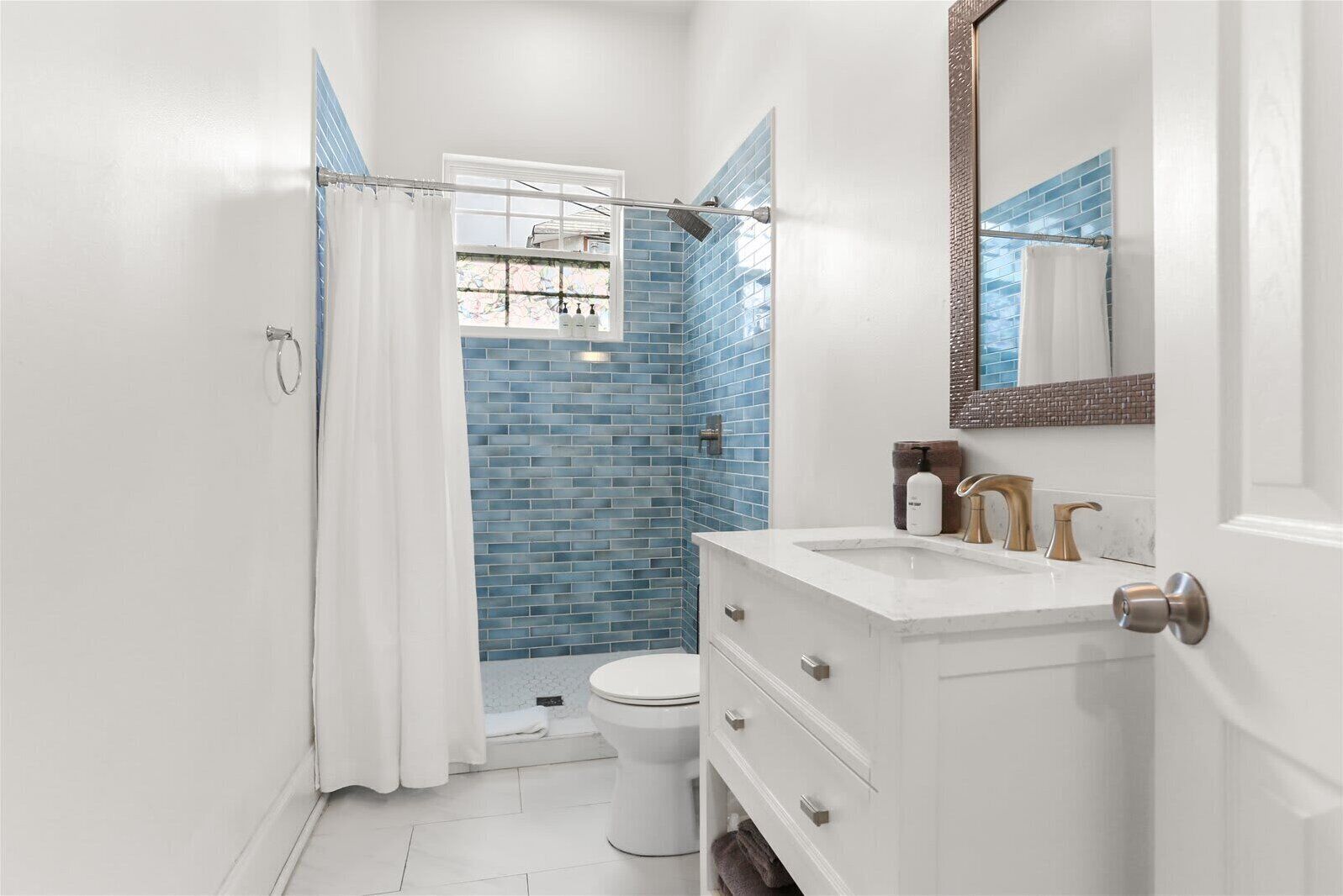 Shower, hair dryer, towels, shampoo
