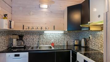 Fridge, microwave, dishwasher, cookware/dishes/utensils