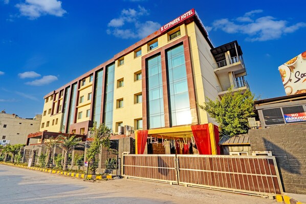 A multi-story hotel with a prominent sign reading "B Citymark Hotel". - City Mark Hotel (Gurugram)