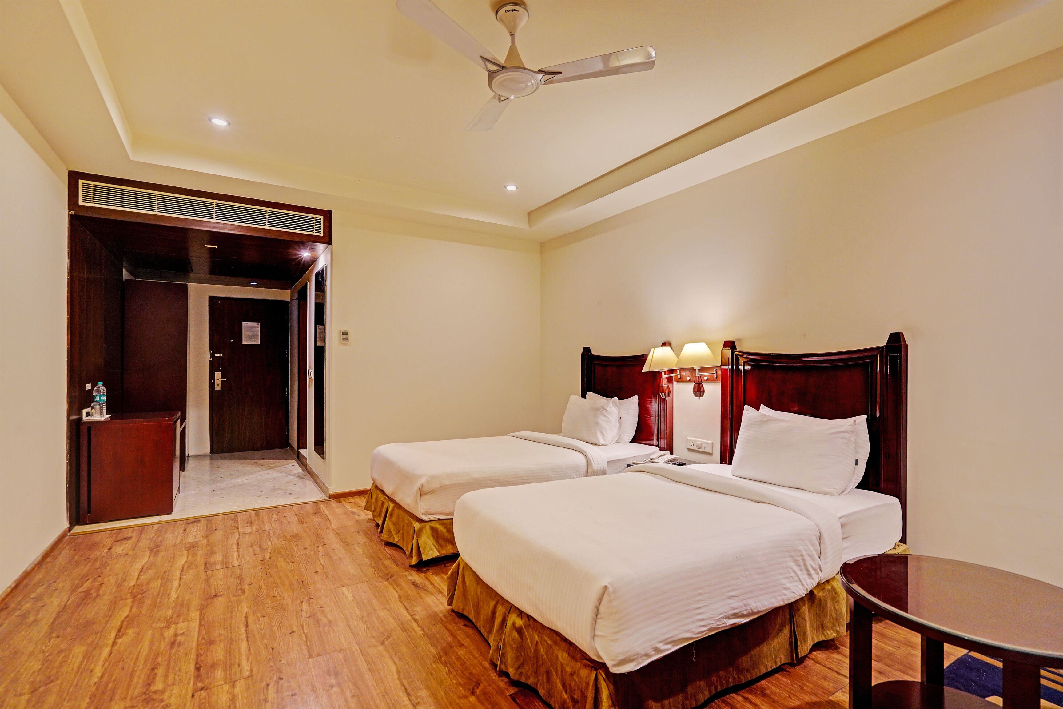 Deluxe Room | 1 bedroom, desk, iron/ironing board (on request), free WiFi