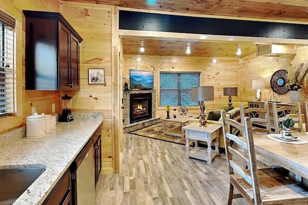 Studio (4 Bedrooms) | Property amenity