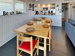 Ferienhaus, Mehrere Betten, Balkon, Strandblick | Speisen