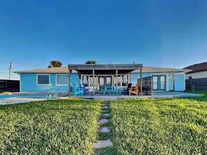 House (3 Bedrooms) | Property amenity - Going Coastal by Miss Kitty’s (Rockport)