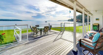 Bayfront Port Hadlock Retreat w/ Grill & Deck!