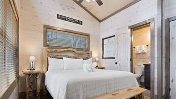 Kabin, 1 Tempat Tidur Queen dengan tempat tidur Sofa, dapur (unit 4) | 1 kamar tidur dan didekorasi berbeda-beda