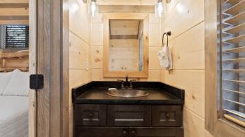 Kabin, 2 Tempat Tidur Queen, balkon, pemandangan gunung (Unit 3) | Kamar mandi | Perlengkapan mandi desainer, handuk, dan tisu toilet