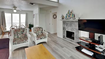 Condo (3 Bedrooms) | Property amenity